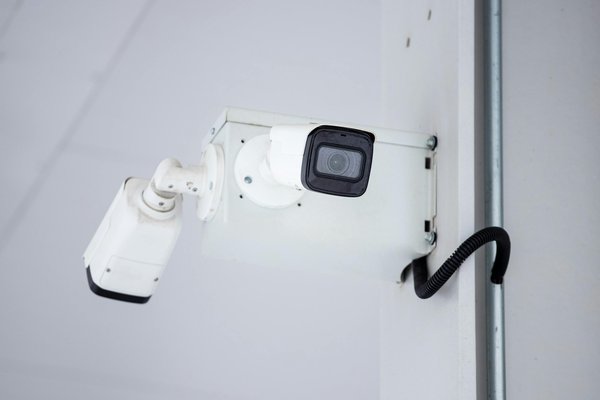 Les avantages de la combinaison surveillance vidéo et alarmes pour votre sécurité